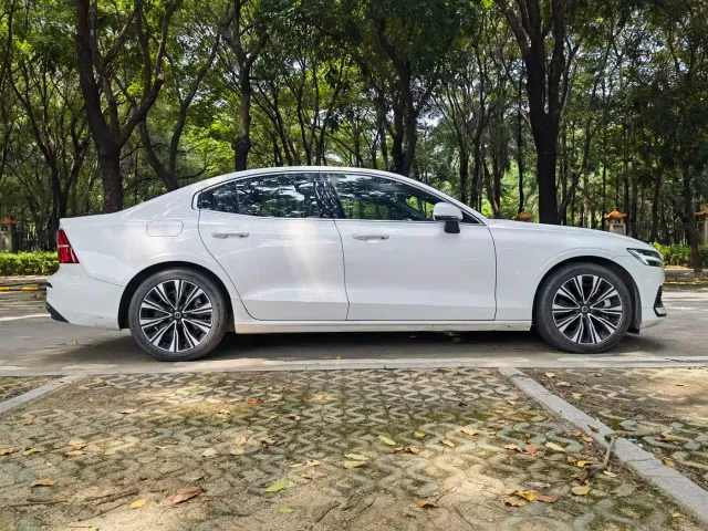 Volvo S60 Plug-in Hybrid — Фото автомобиля 4