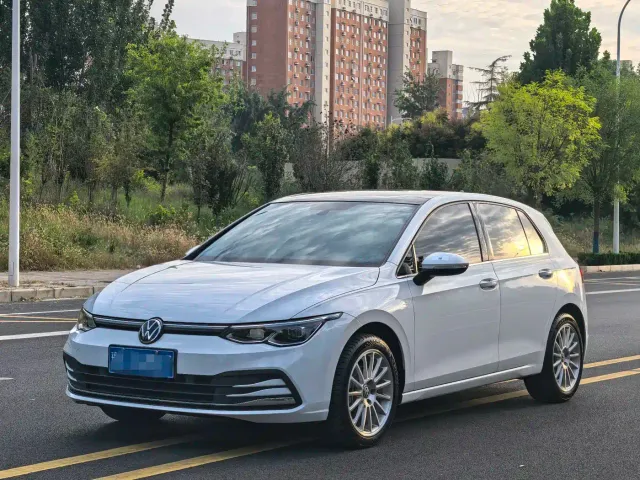 Фотография автомобиля — Volkswagen Golf