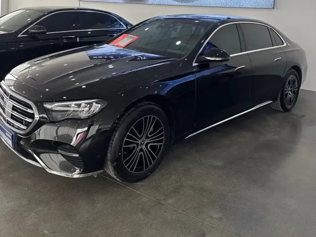 Mercedes-Benz E-Class — Фото автомобиля 3