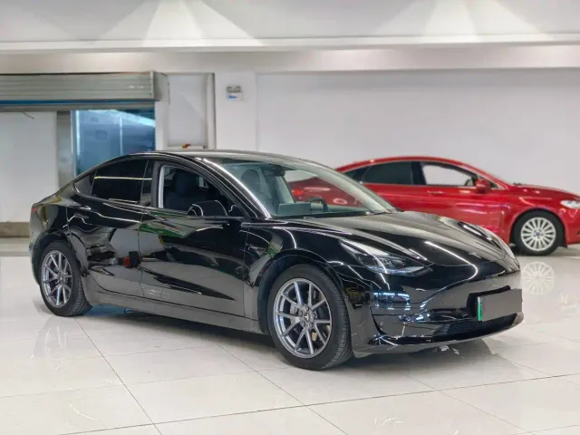 Tesla Model 3 — Фото автомобиля 3