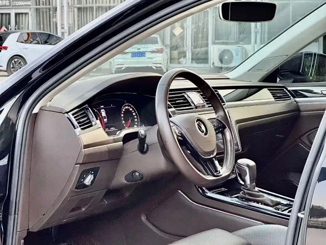 Volkswagen Phideon — Фото автомобиля 4