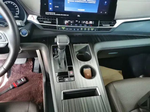 Toyota Sienna — Фото автомобиля 13
