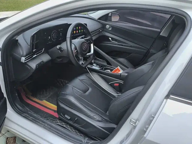 Hyundai Elantra — Фото автомобиля 16