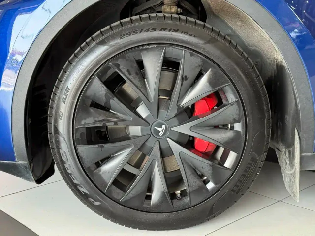 Tesla Model Y — Фото автомобиля 10
