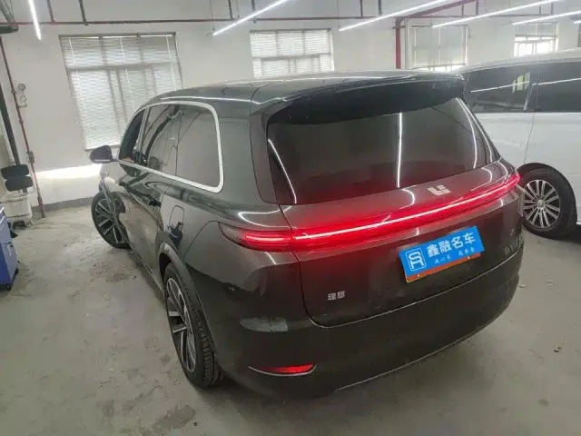 Li Auto L9 — Фото автомобиля 2