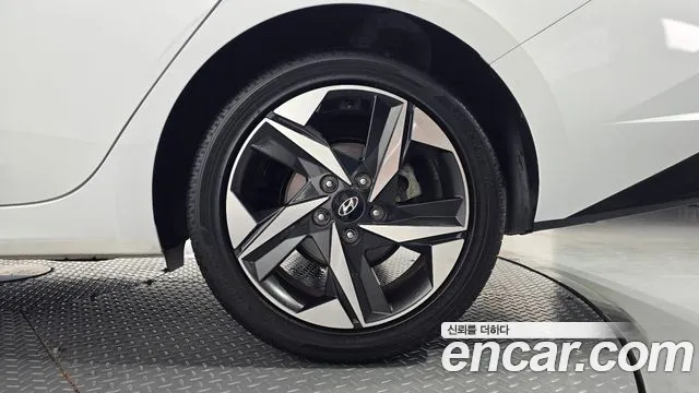 Hyundai AVANTE Avante (CN7) — Фото автомобиля 18