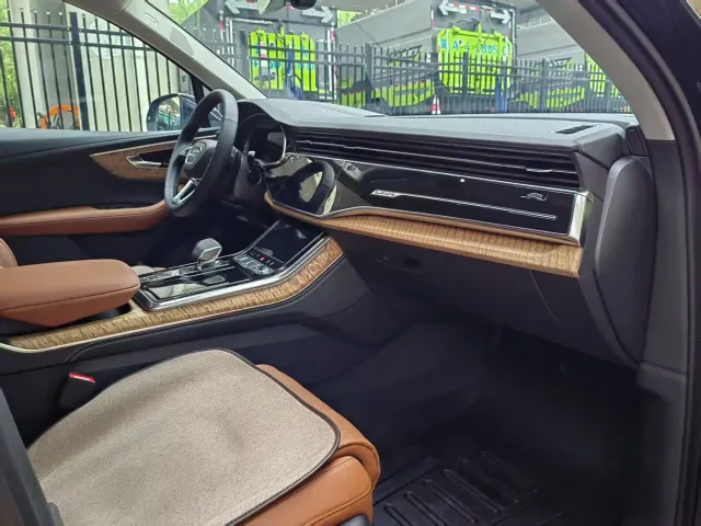 Audi Q7 — Фото автомобиля 3