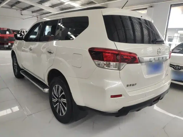 Nissan Terra — Фото автомобиля 4