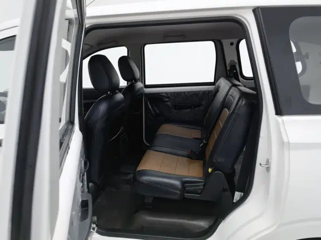 Wuling Hongguang — Фото автомобиля 15