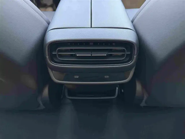 Xiaomi SU7 — Фото автомобиля 24