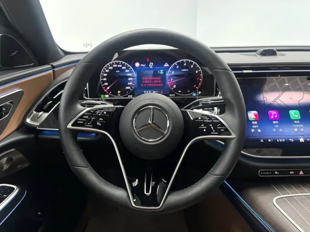 Mercedes-Benz E-Class — Фото автомобиля 14