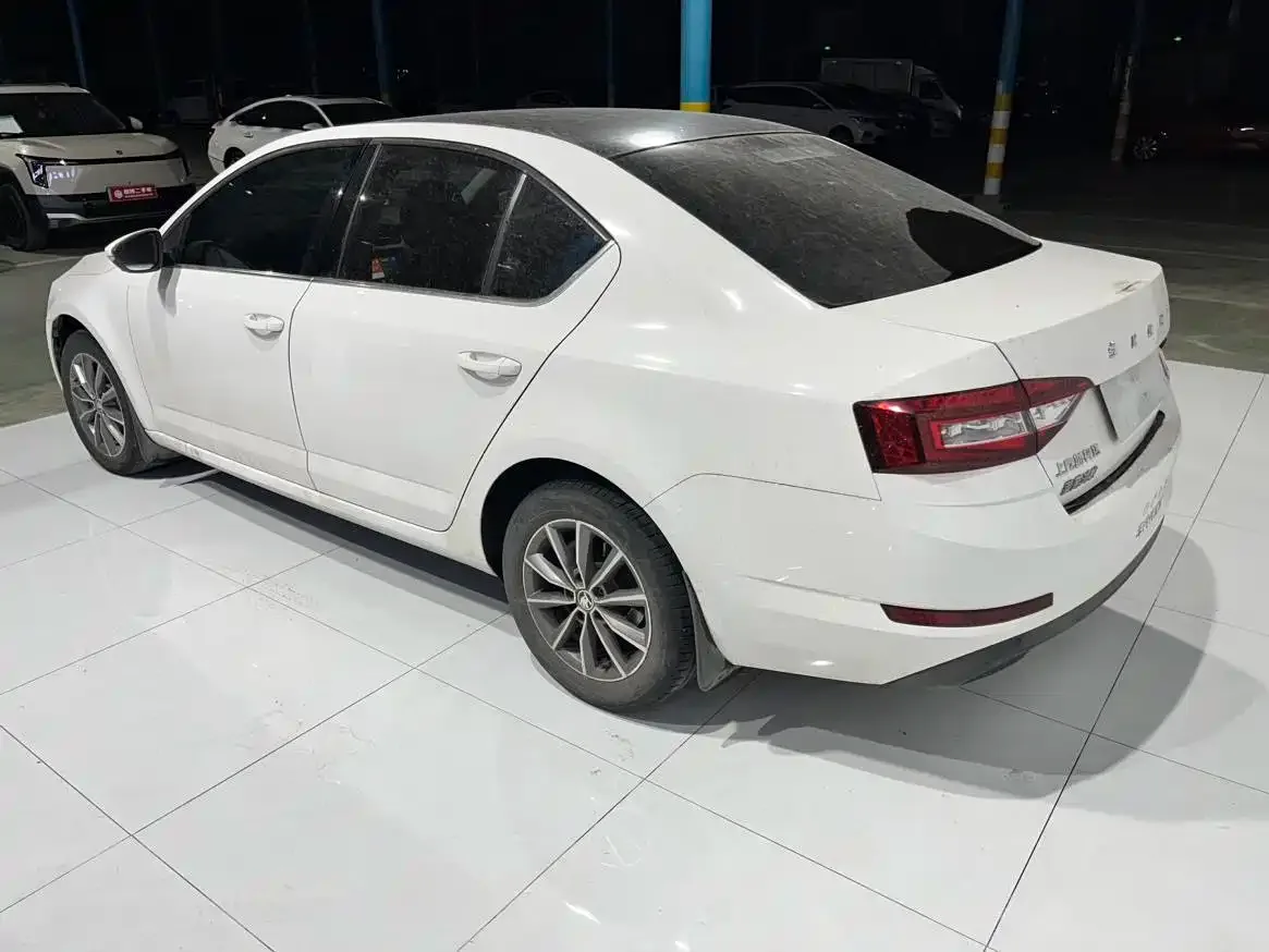 Škoda Octavia 2022 1.5L Automatic Comfort Edition — Фото автомобиля 5