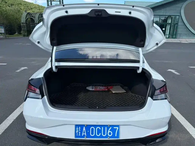 Hyundai Elantra — Фото автомобиля 10