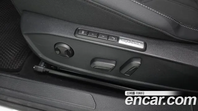 Volkswagen Golf Golf 8 поколение 2.0 TDI Prestige — Фото автомобиля 25