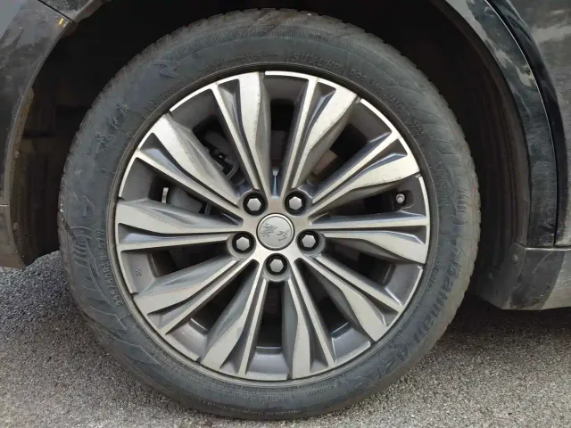 Hongqi E-QM5 — Фото автомобиля 7