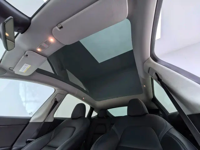 Tesla Model Y — Фото автомобиля 16