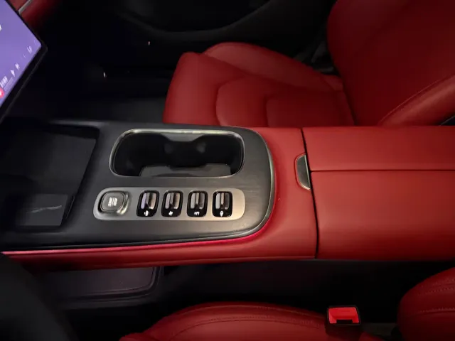 Xiaomi SU7 — Фото автомобиля 9
