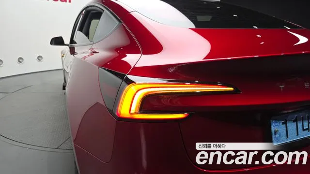 Tesla Model 3 — Фото автомобиля 6