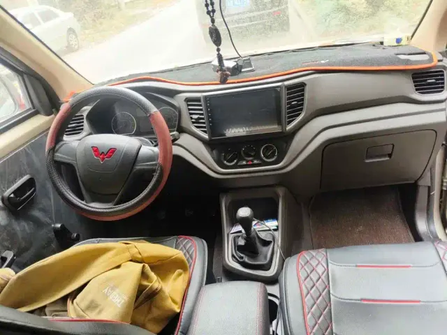 Wuling Hongguang V — Фото автомобиля 12