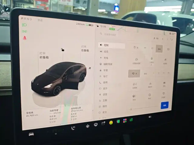 Tesla Model Y — Фото автомобиля 11