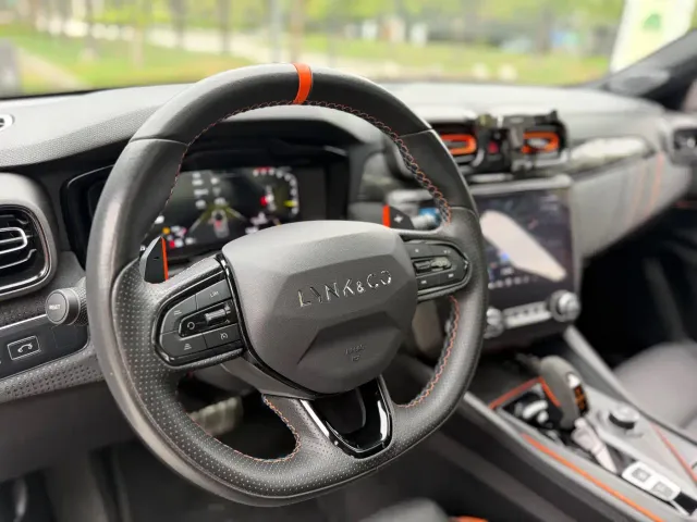 Lynk & Co 02 Hatchback — Фото автомобиля 23
