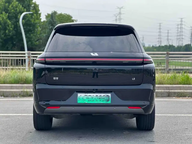 Li Auto L8 — Фото автомобиля 8