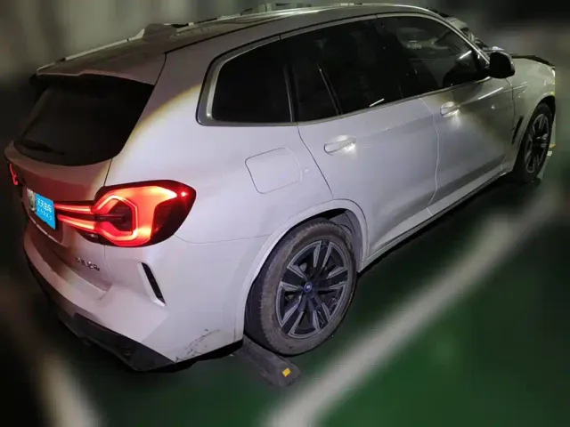 BMW iX3 — Фото автомобиля 2