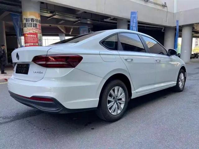 Volkswagen Lavida — Фото автомобиля 6