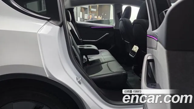Tesla Model Y — Фото автомобиля 11