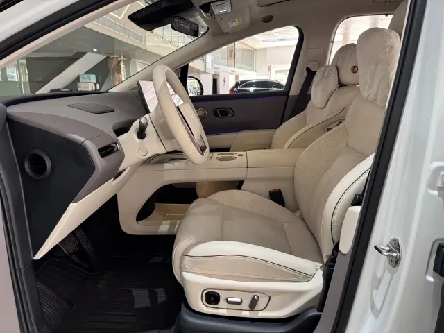 Li Auto i8 — Фото автомобиля 4