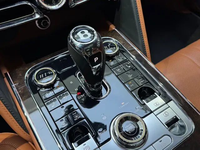 Bentley Flying Spur — Фото автомобиля 7