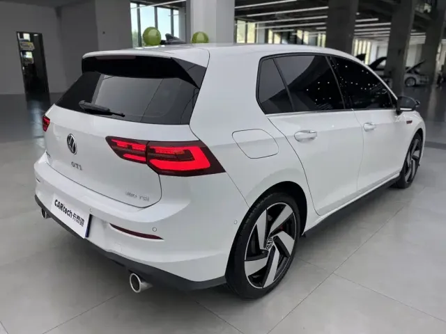 Volkswagen Golf GTI — Фото автомобиля 3