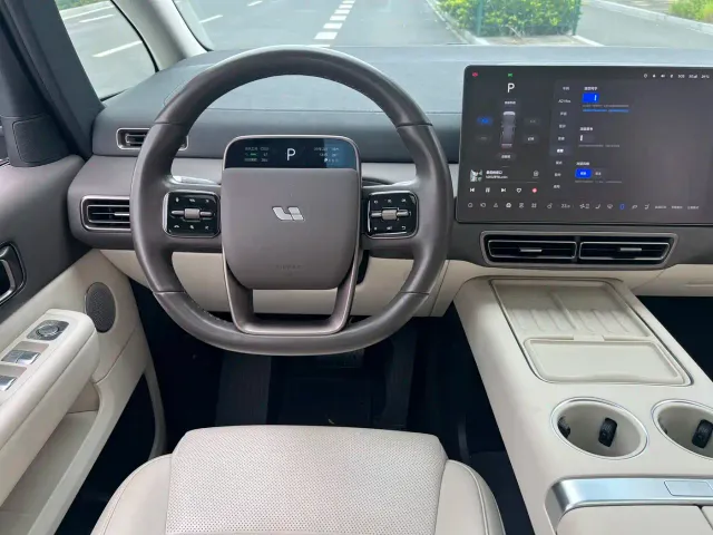 Li Auto MEGA — Фото автомобиля 15