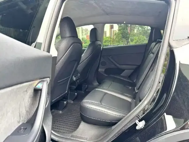 Tesla Model Y — Фото автомобиля 5