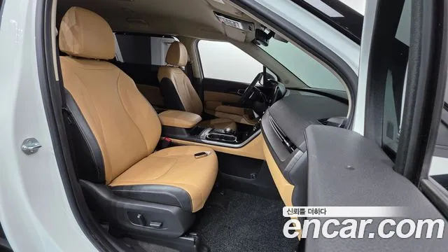 Kia Carnival — Фото автомобиля 16