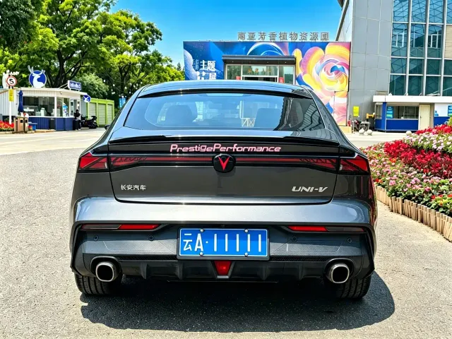 Changan UNI-V — Фото автомобиля 6