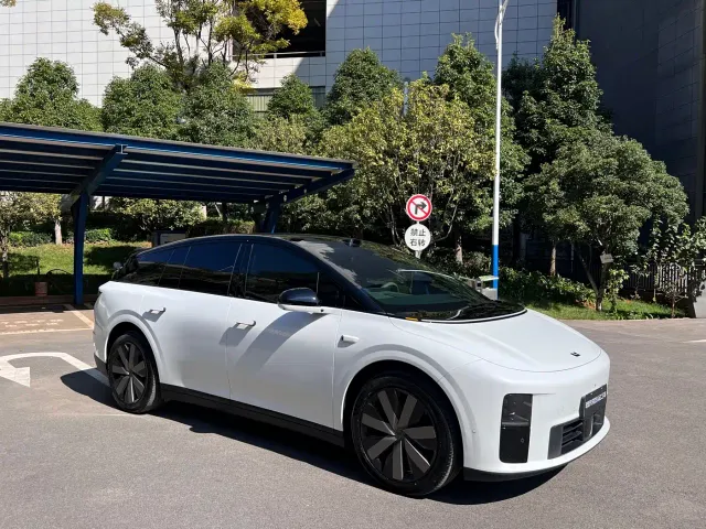 Li Auto i6 — Фото автомобиля 3
