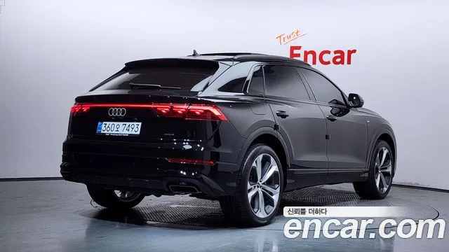 Audi Q8 55 TFSI quattro Premium — Фото автомобиля 2