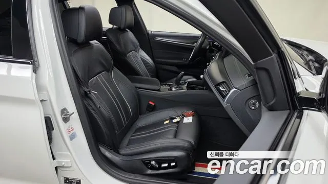 BMW 5 Series G30 — Фото автомобиля 17