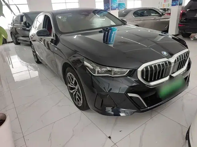 BMW i5 — Фото автомобиля 21