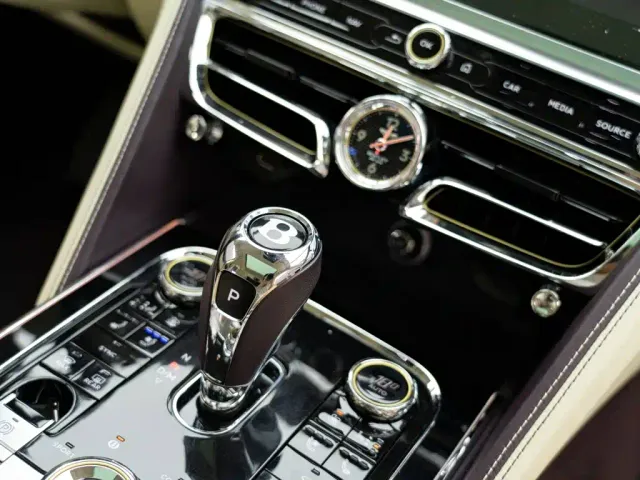 Bentley Flying Spur — Фото автомобиля 21