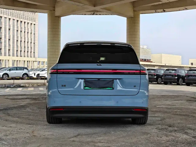 Li Auto i8 — Фото автомобиля 4