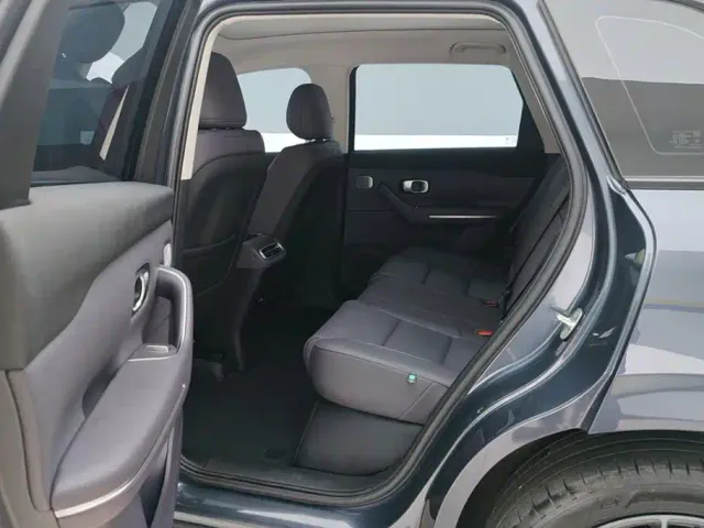 Leapmotor C10 — Фото автомобиля 11