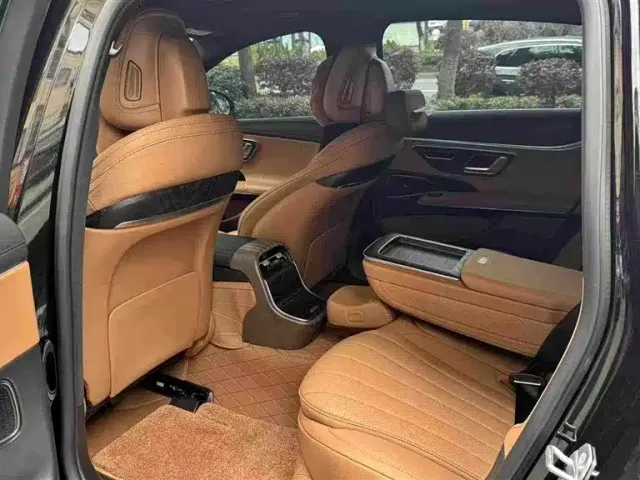 Mercedes-Benz E-Class — Фото автомобиля 8