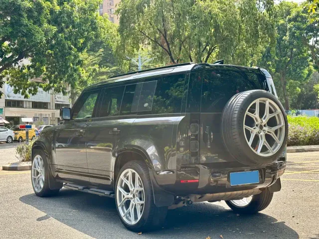 Land Rover Defender — Фото автомобиля 8