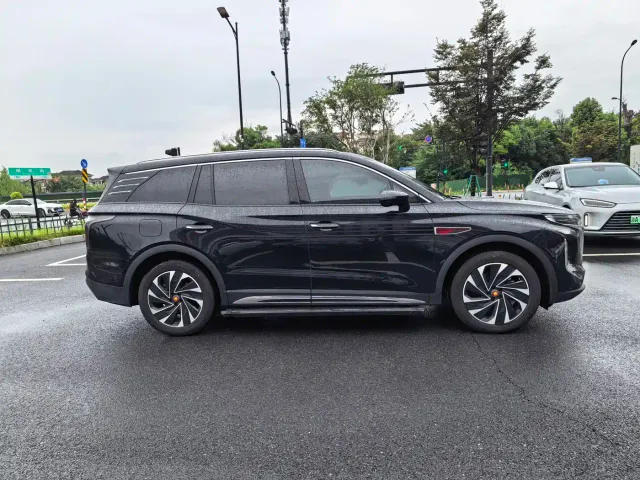 Hongqi HS7 PHEV — Фото автомобиля 4