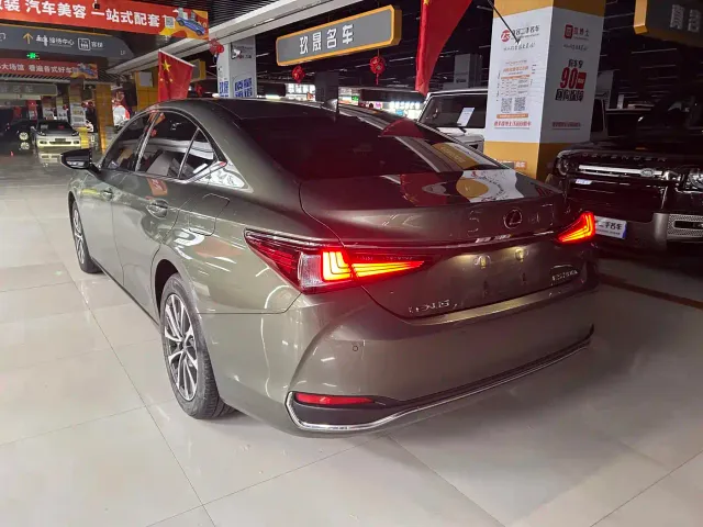Lexus ES — Фото автомобиля 13