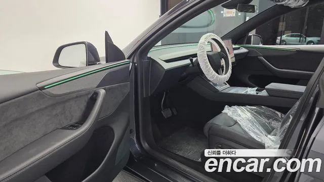 Tesla Model Y — Фото автомобиля 15