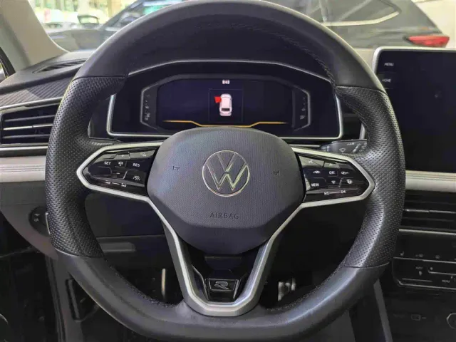Volkswagen Tiguan L — Фото автомобиля 11