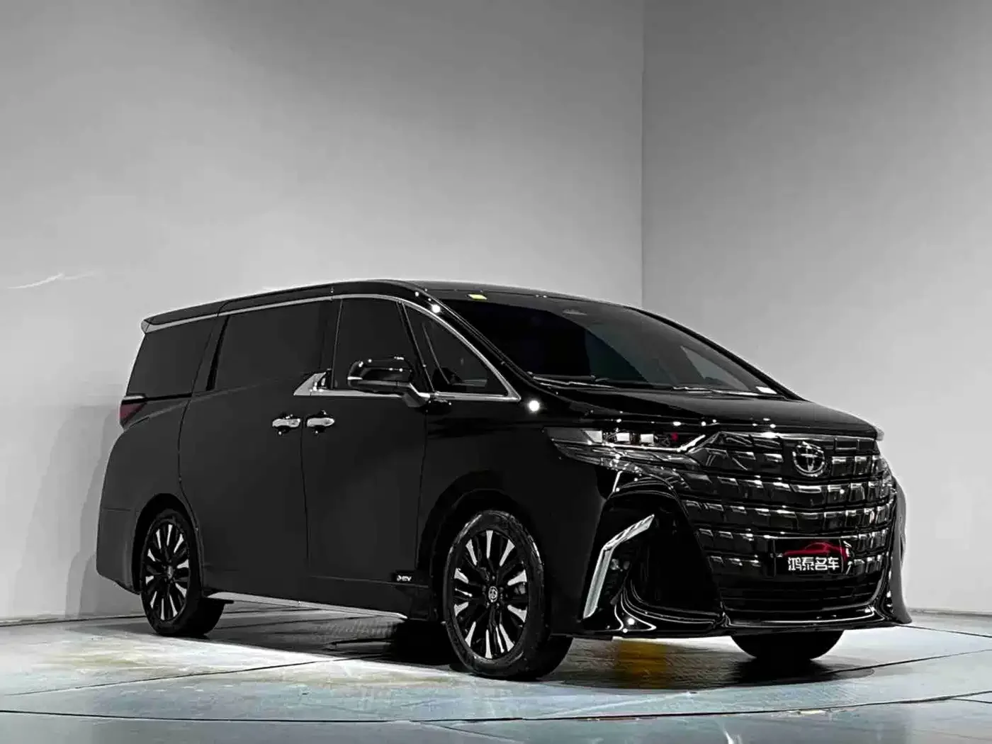 Toyota Alphard 2024 Hybrid 2.5L Ultimate Enjoyment Edition — Фото автомобиля 4